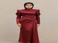 Gaun Malam Burgundy dengan Hijab Elegan.png